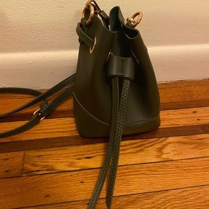 Green bucket bag with gold details
